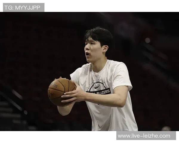 杨瀚森惊叹训练营球队防守如花般伸缩自如的精彩表现