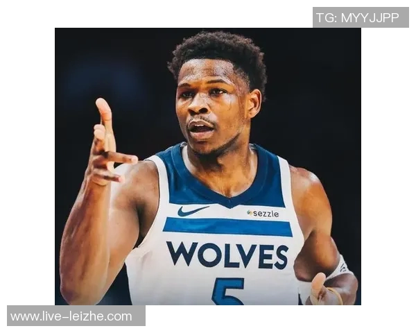 华子赞文班亚马封盖能力出众脚步灵活称其为独一无二的篮球天才