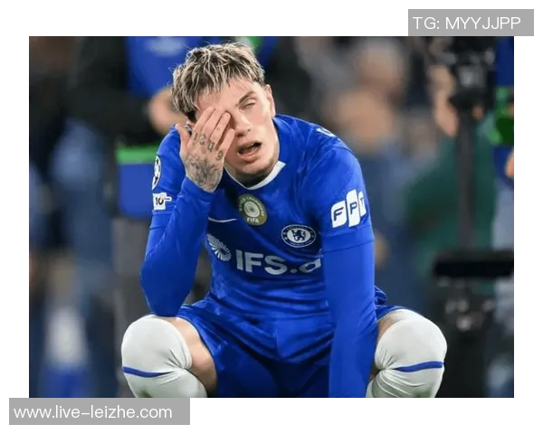 舍伍德认为曼联应关注健康的范德芬签约机会，众多球队也在关注他